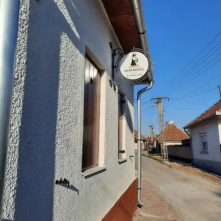 Apartament Mormota Vendeghaz *