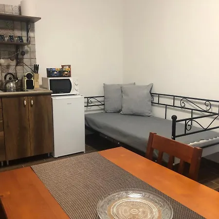 Mormota Vendeghaz Apartament *