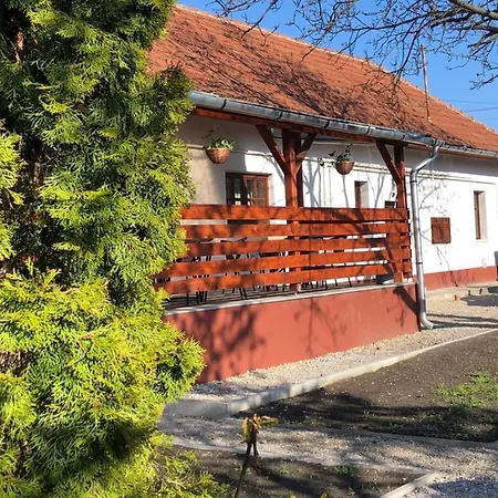 Mormota Vendeghaz Apartament *